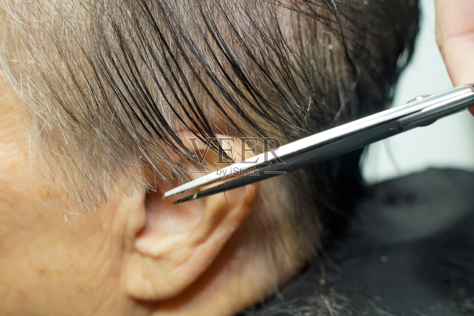 美容院内女性发型的特写照片摄影图片