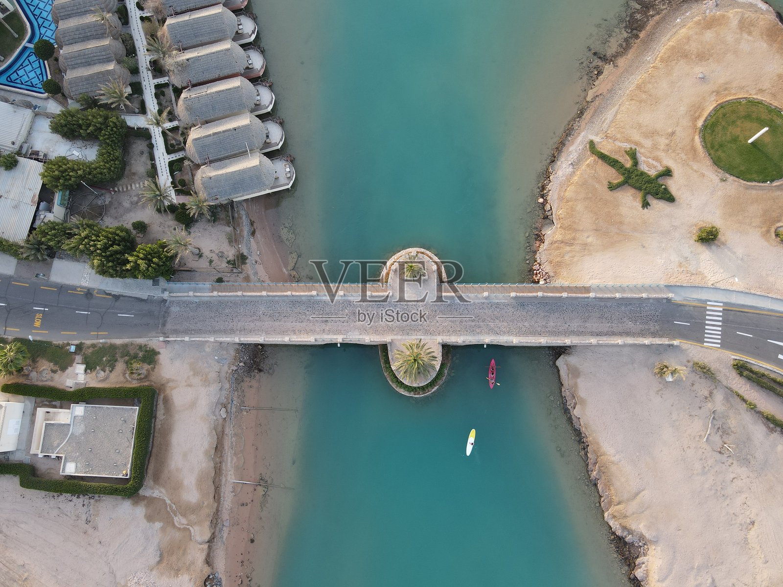 埃及红海埃尔古纳市中心的桥梁航拍视图照片摄影图片