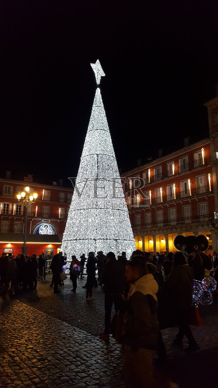 圣诞节的马约尔广场照片摄影图片