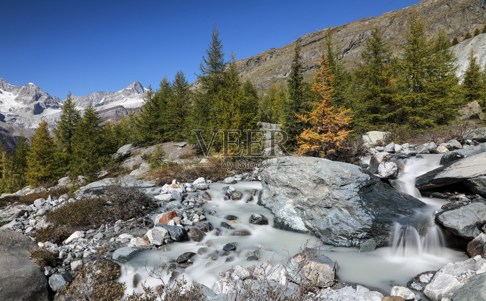 在采尔马特徒步旅行照片摄影图片