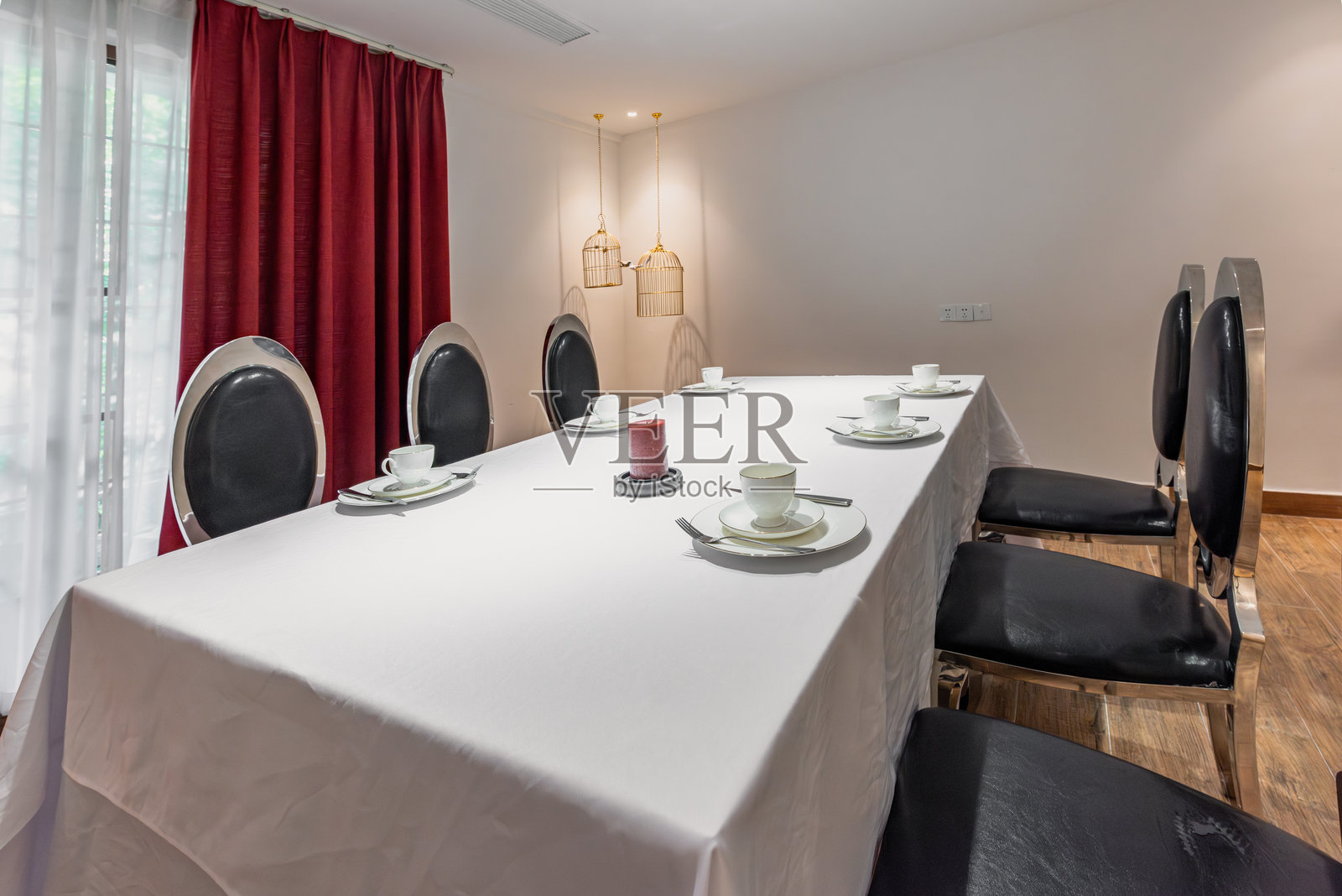 简单明亮的西式小餐厅照片摄影图片