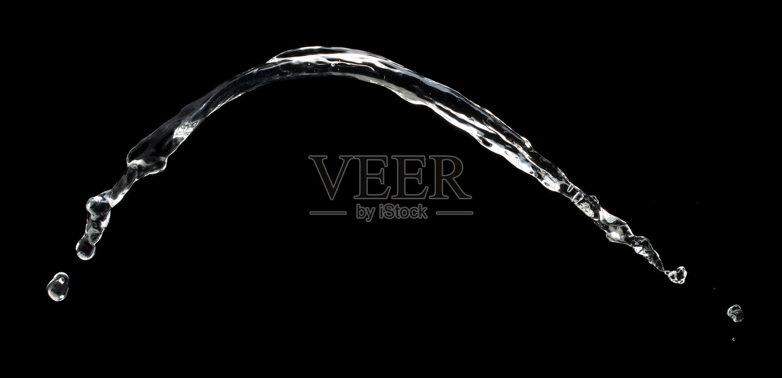 形状的水溅到线水在空气和停止运动冻结镜头。水的形状为清晰的纹理图形资源元素,黑色背景隔离照片摄影图片