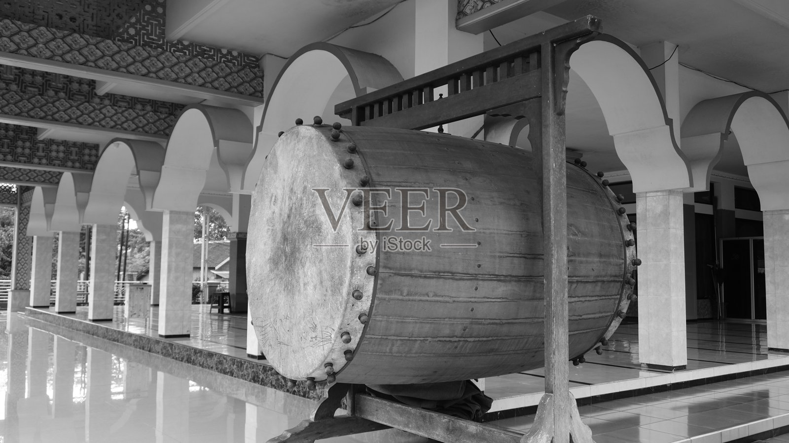 清真寺中的贝杜克打击乐器照片摄影图片