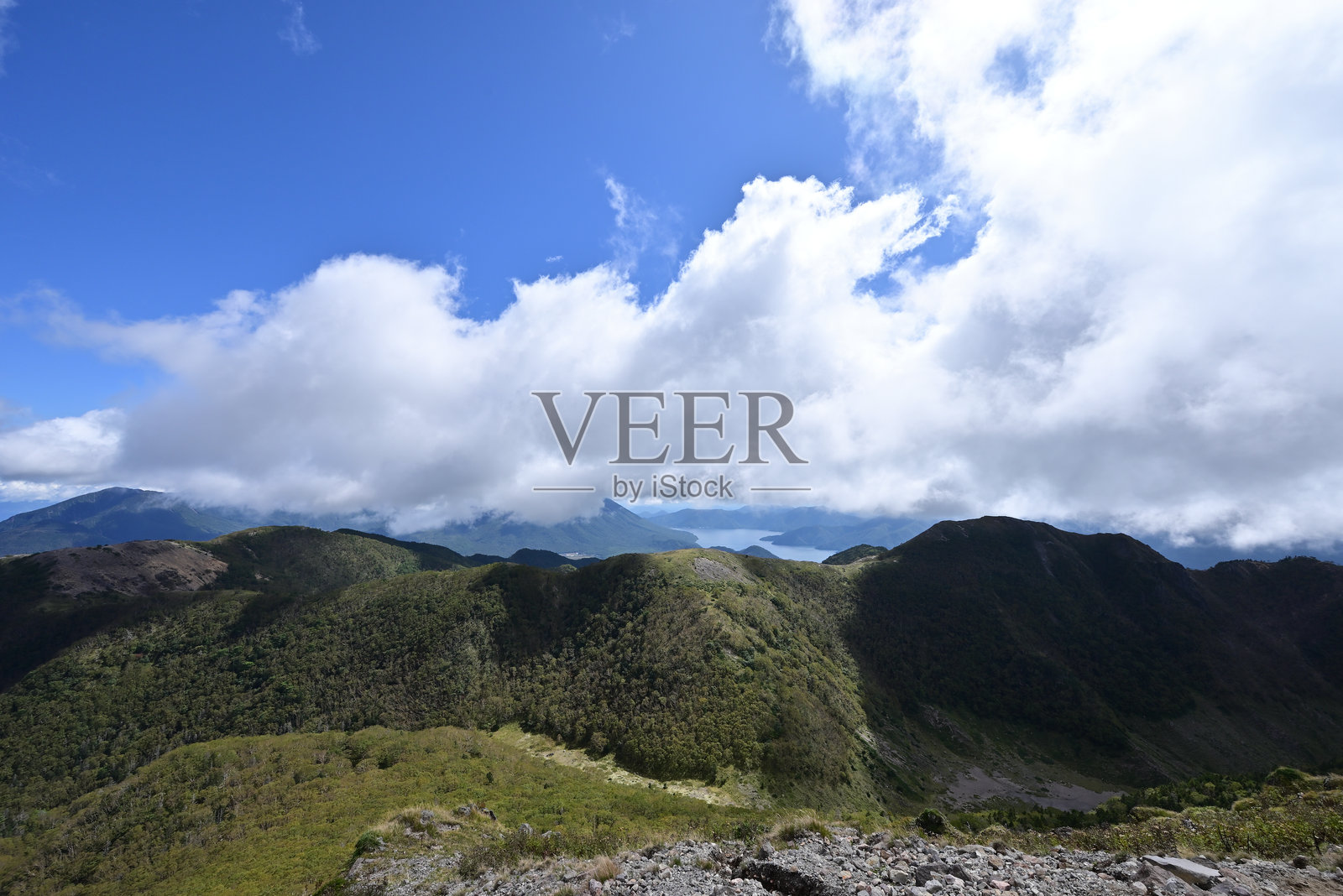 攀登日本栃木县的日光白根山照片摄影图片