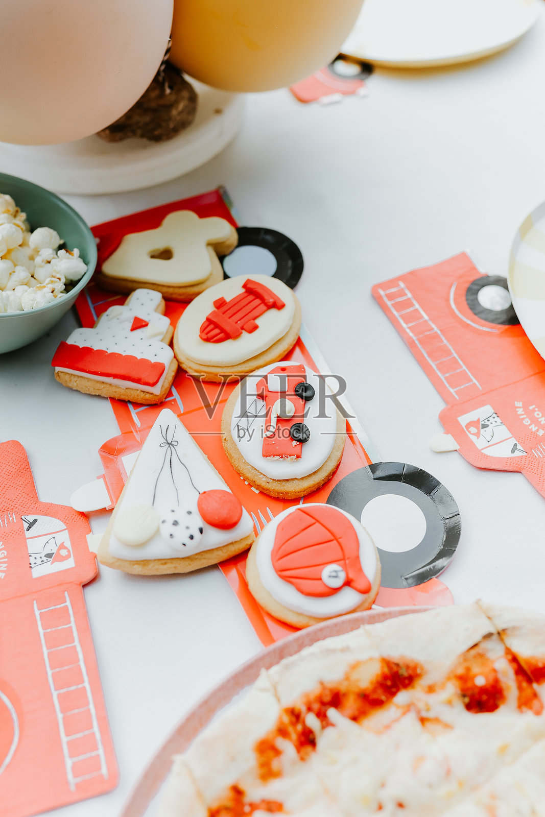 孩子们的生日派对,配有各种定制装饰照片摄影图片