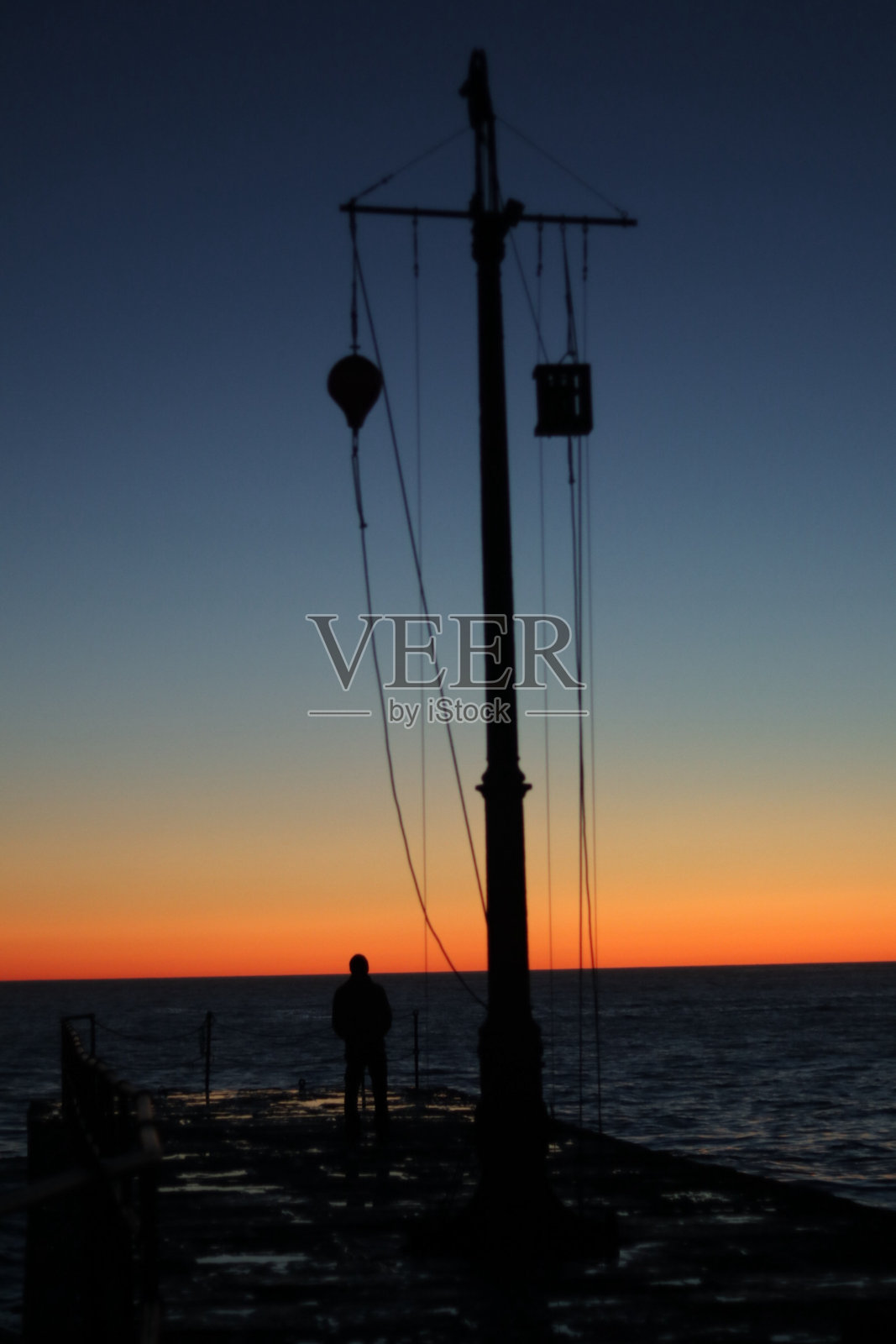 日落时的码头照片摄影图片