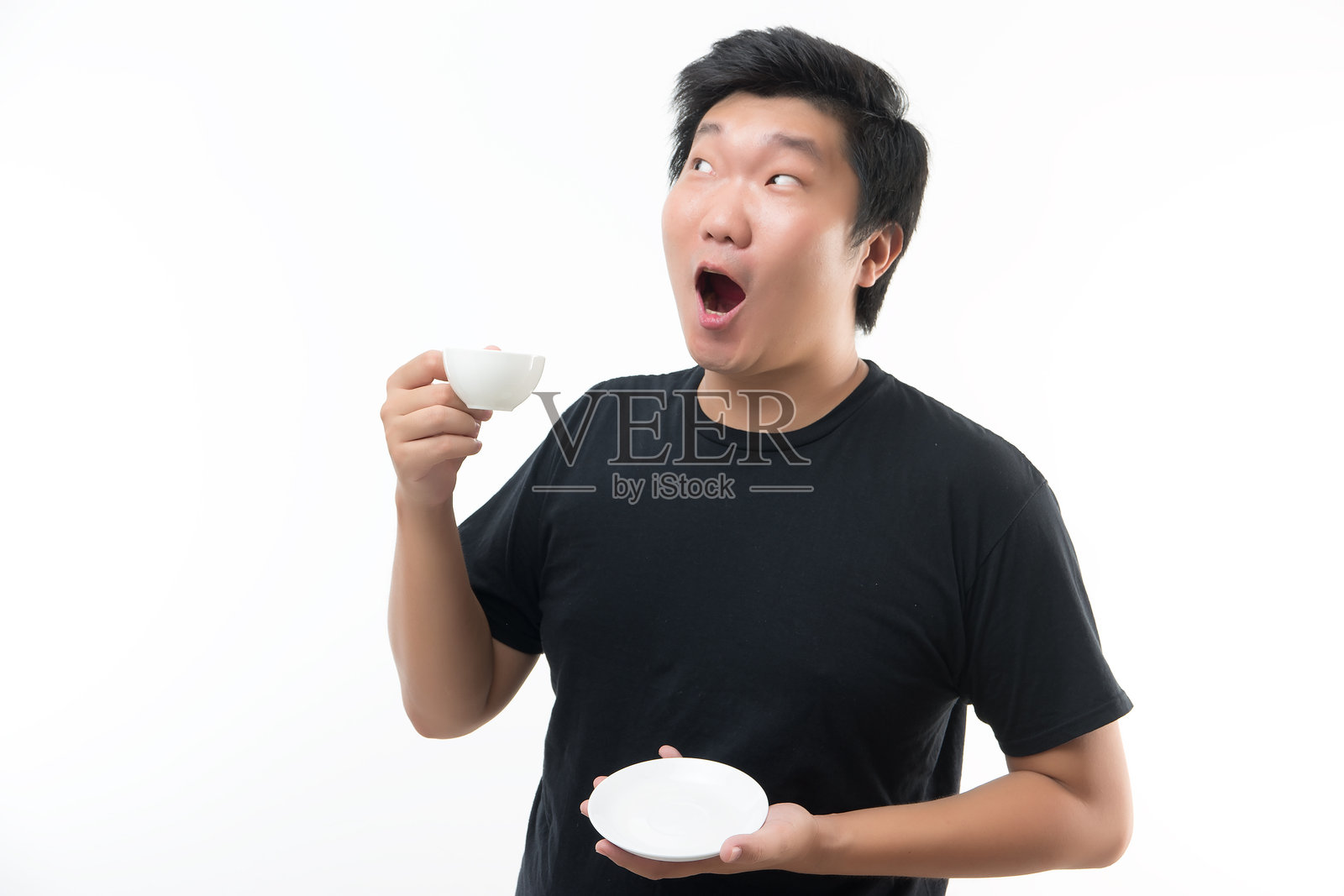 特写镜头:男人的手握着咖啡杯照片摄影图片