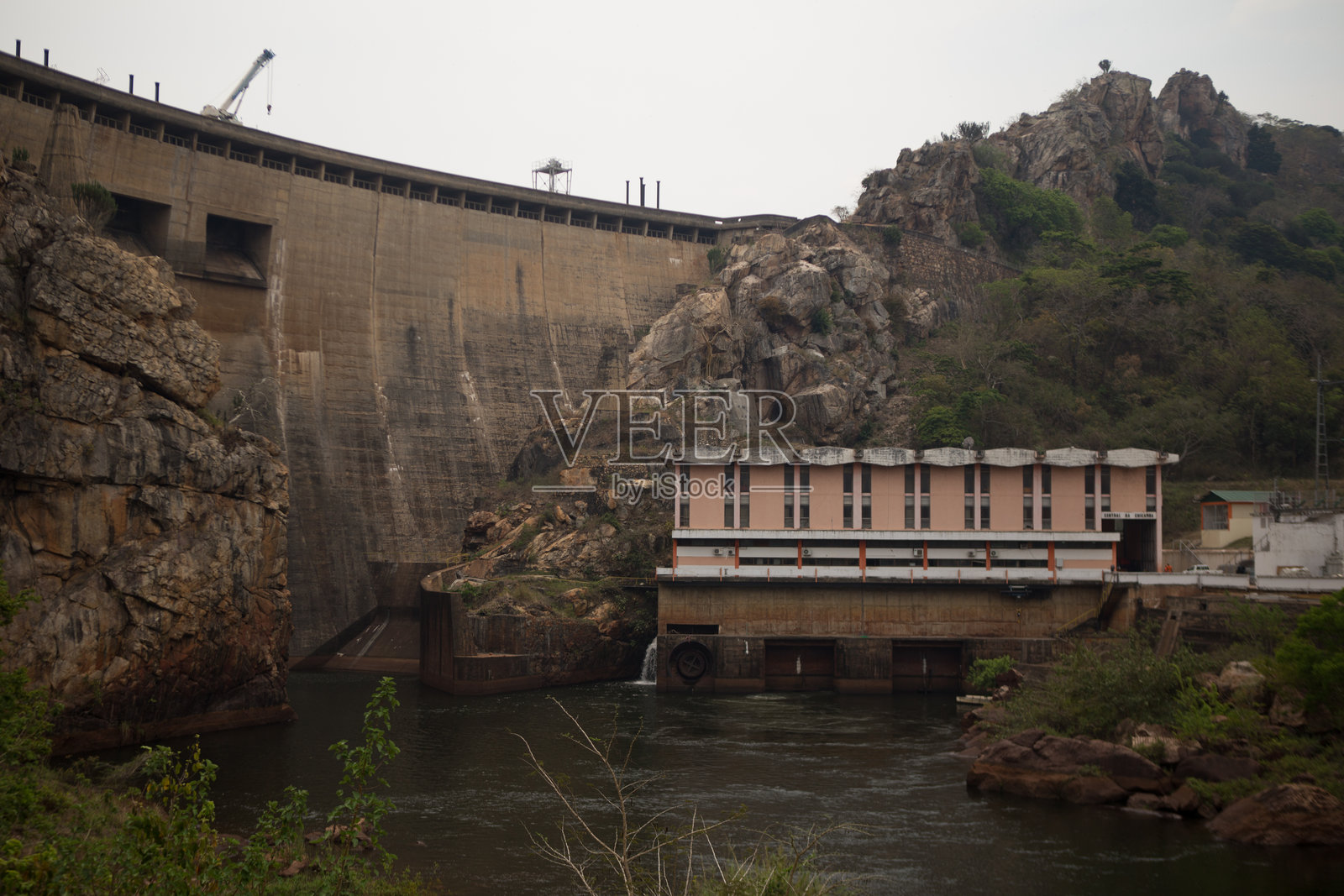 奇坎巴水电站(鲁维河),位于马尼卡省。照片摄影图片