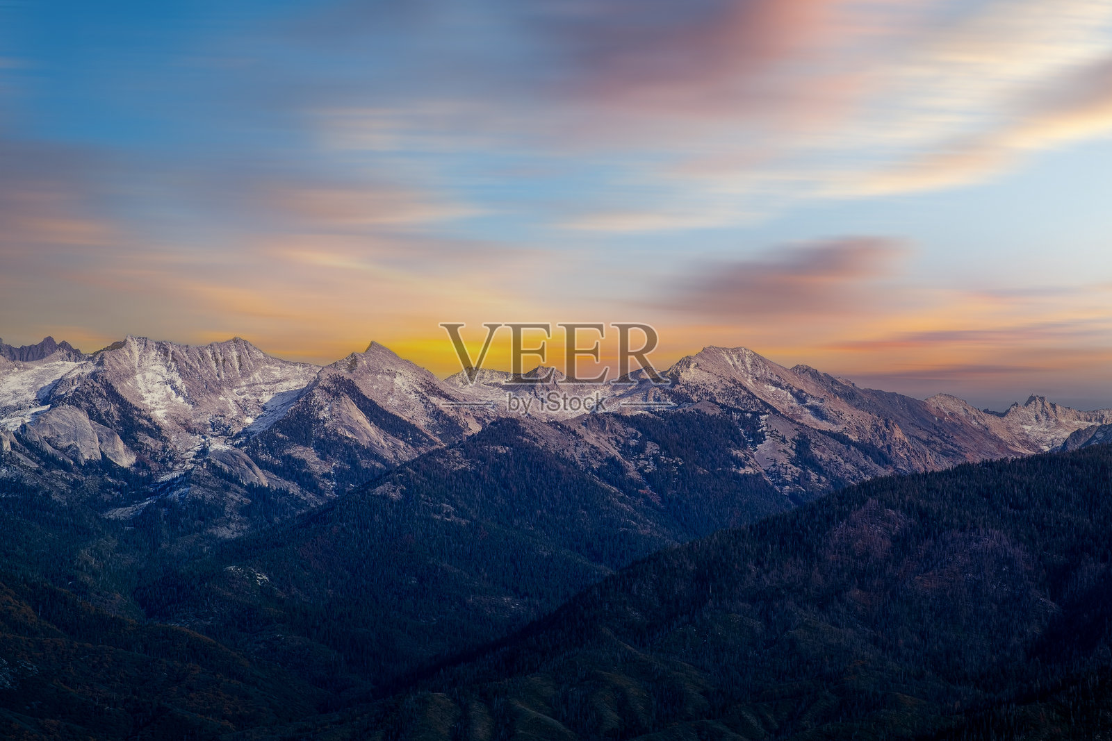 美丽的山景和摩洛岩红杉国家公园的景色。加州照片摄影图片