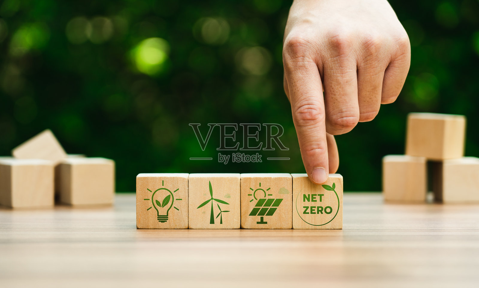 到2050年净零排放。碳中性的。温室气体净零排放目标。气候中立的长期战略。无有毒气体,实施碳捕集与封存技术。可持续的未来。照片摄影图片