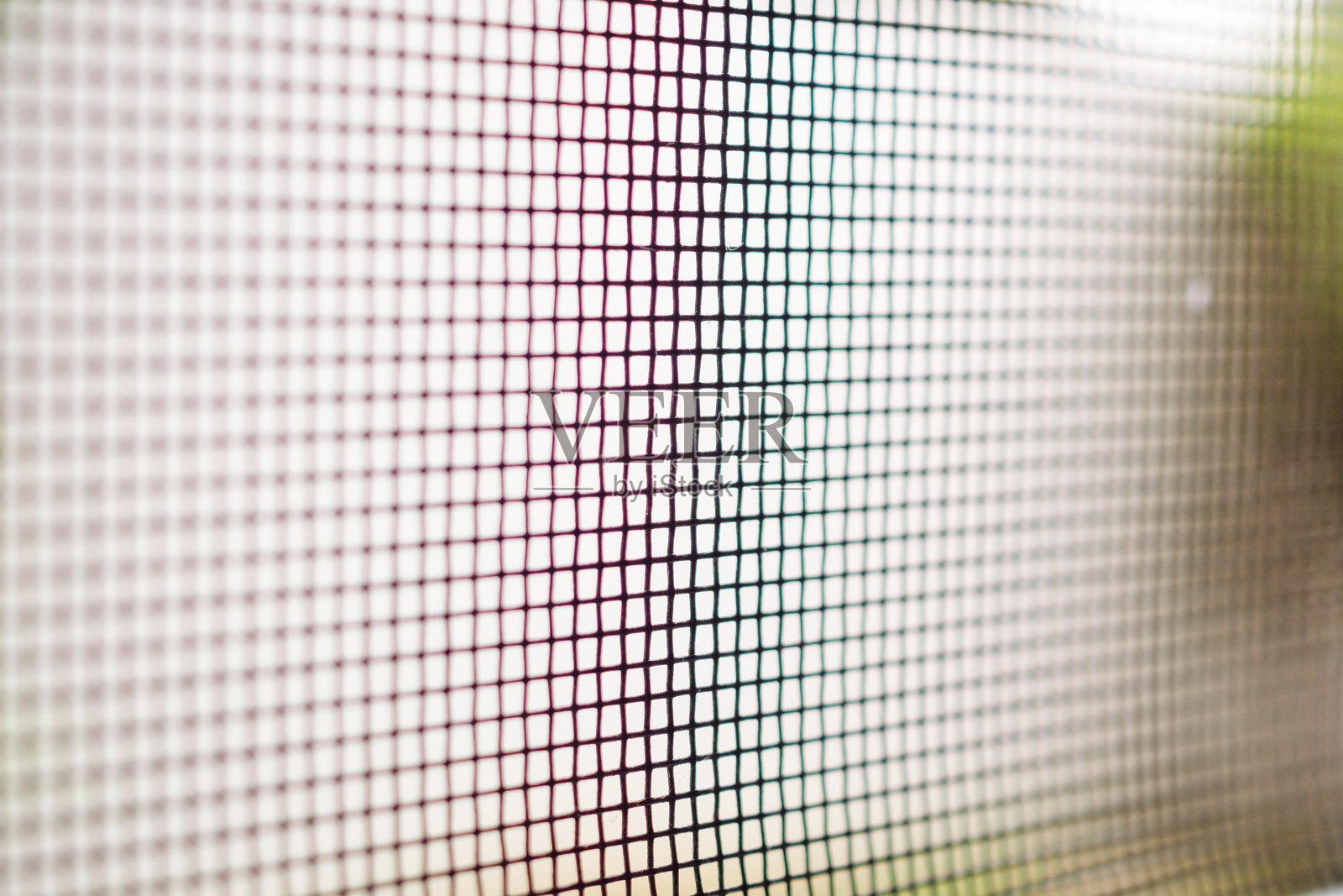 房屋窗户上的蚊帐网屏,防止昆虫侵入照片摄影图片