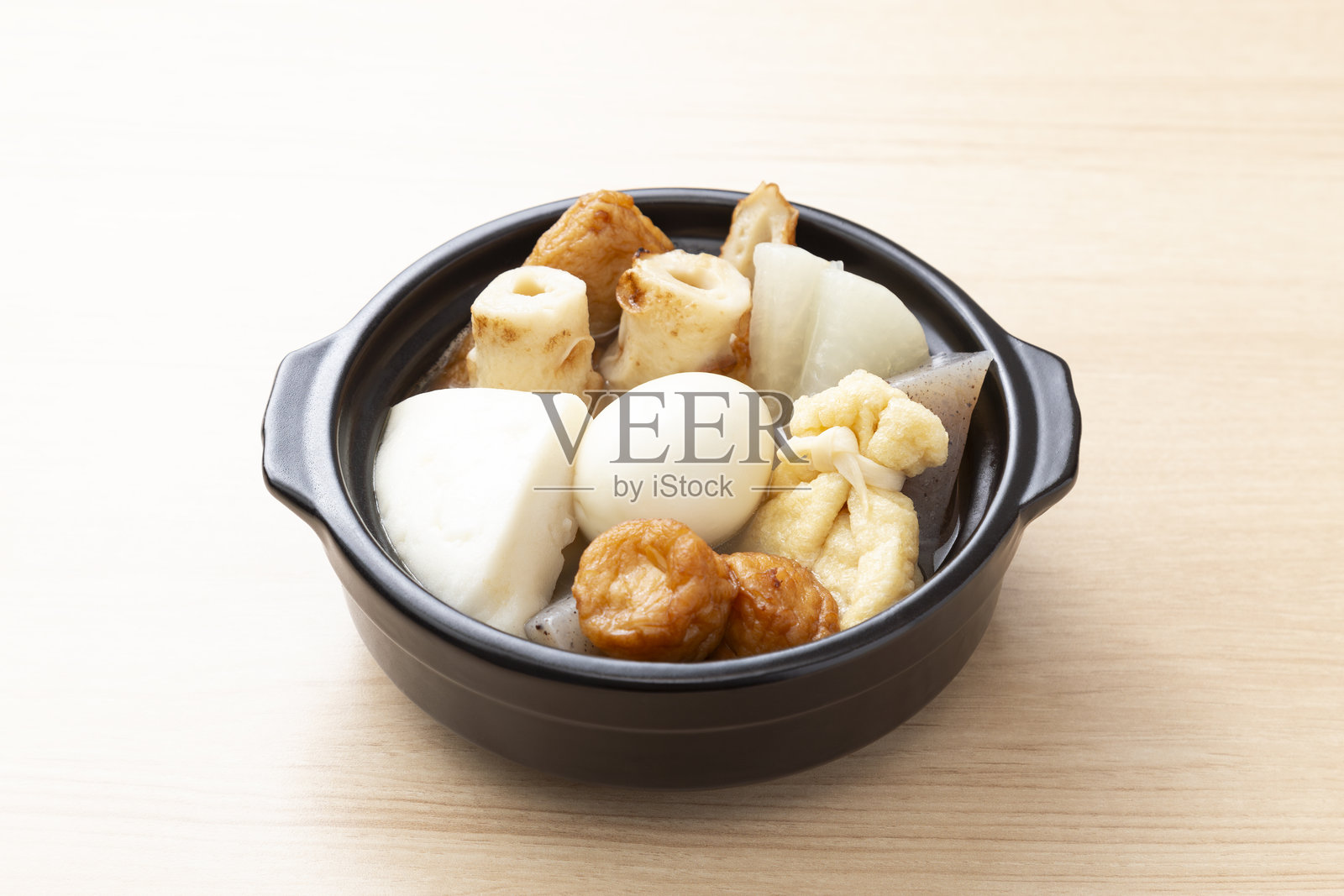 日本家常菜“关东煮”。照片摄影图片