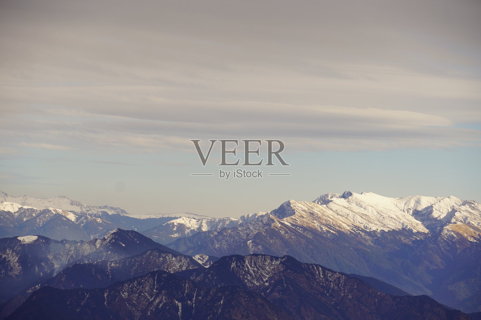 图纳特和昌德拉希拉的山脉景观照片摄影图片