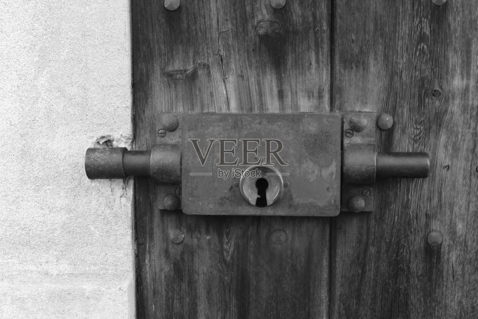 黑白色的旧锁照片摄影图片