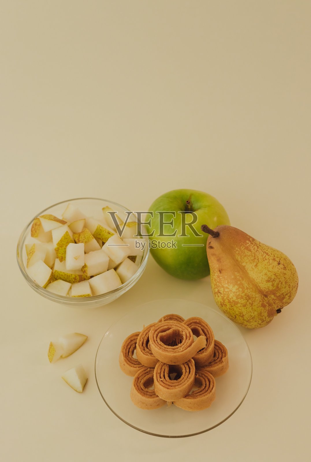 自制夏季水果果冻。甜美的素食甜点。果冻卷。生食,纯素甜品,无糖无面粉的甜点。适合健康类文本和文章。照片摄影图片