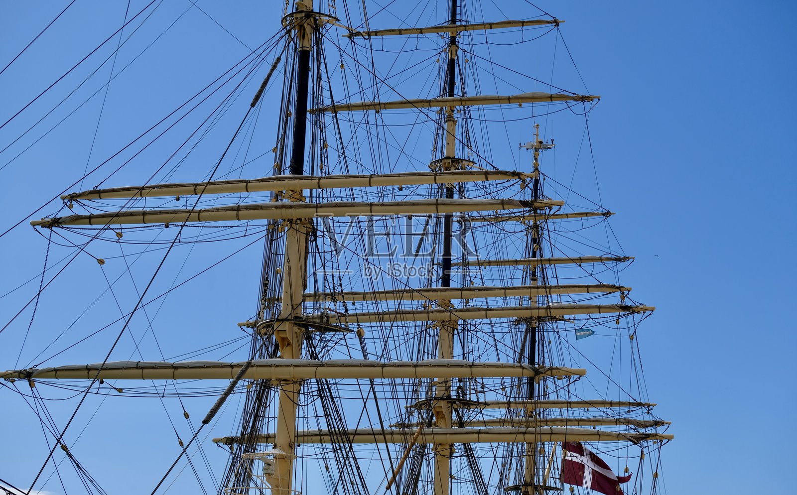 马拉加,太阳海岸,西班牙的一艘古老帆船的桅杆和索具照片摄影图片