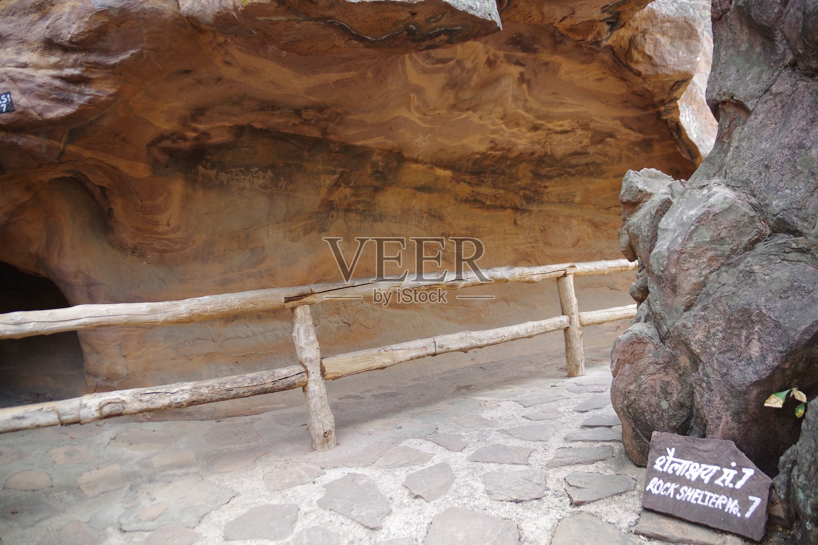 比姆贝特卡的岩石庇护所照片摄影图片