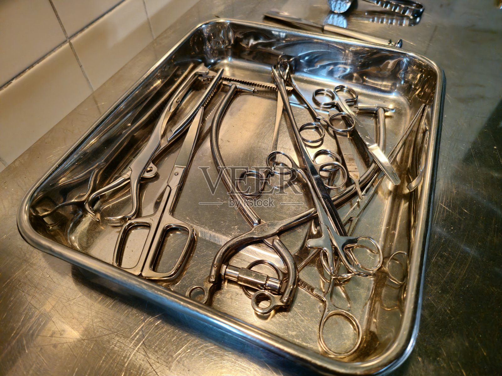 手术用医疗器械托盘照片摄影图片