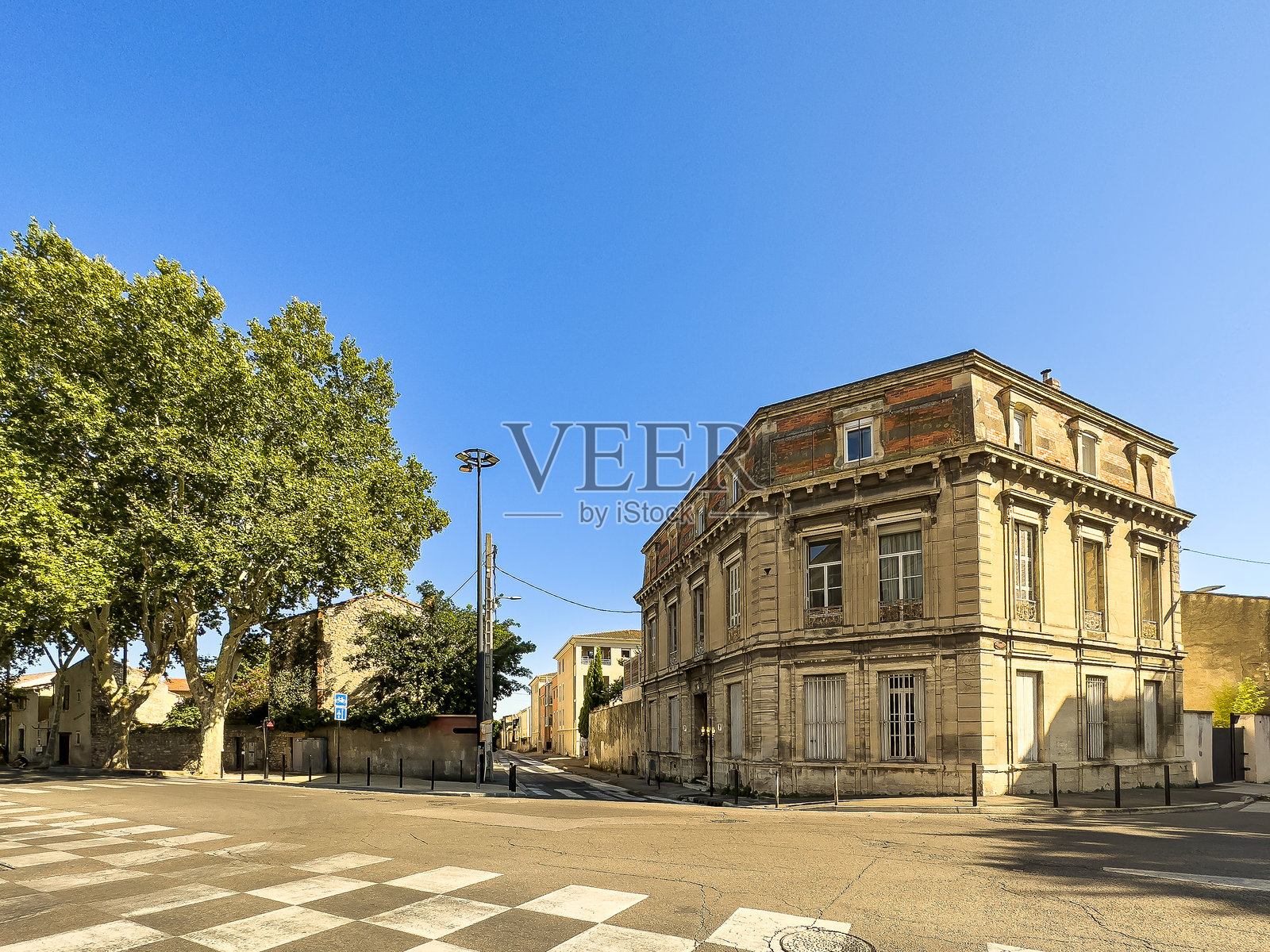 尼姆终极指南:历史、建筑与艺术照片摄影图片