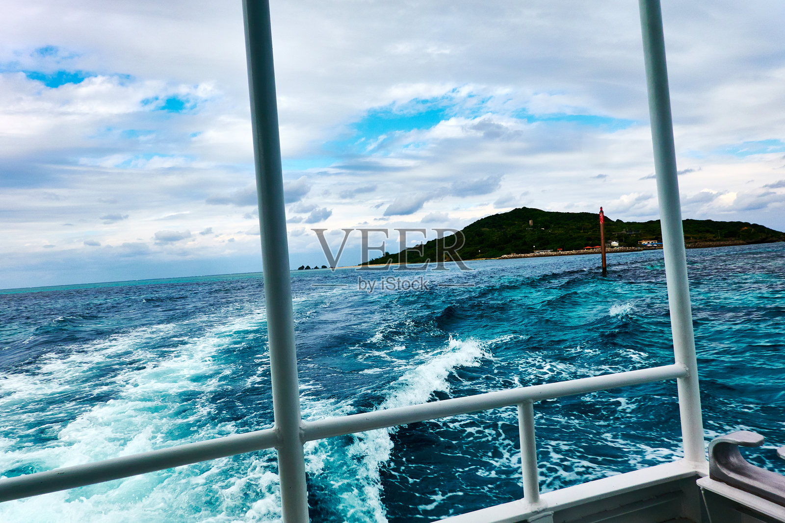 从船上看到的海洋波浪美景照片摄影图片