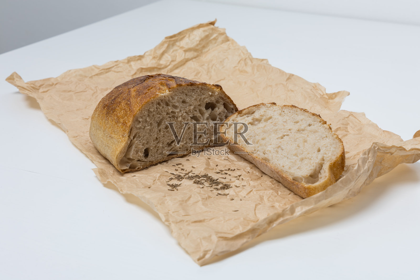 自制的孜然面包放在桌子上照片摄影图片