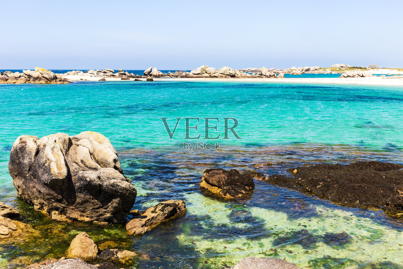 法国布列塔尼凯尔卢昂海岸的梅内汉海滩照片摄影图片