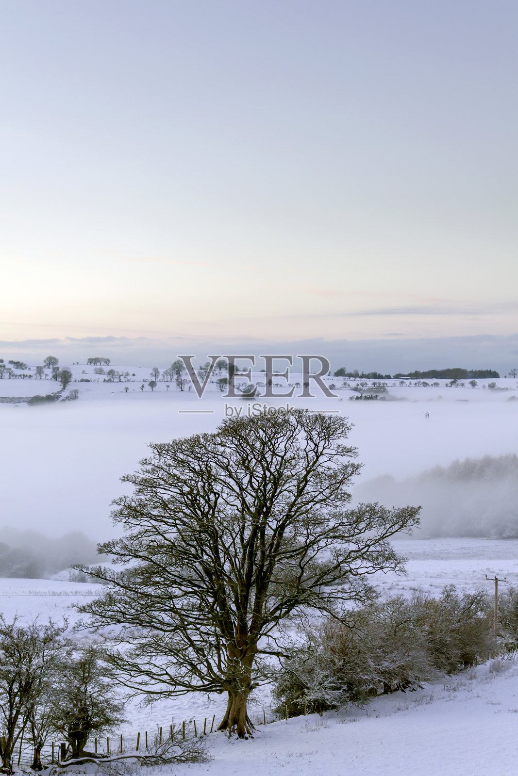北威尔士的雪覆盖风景照片摄影图片