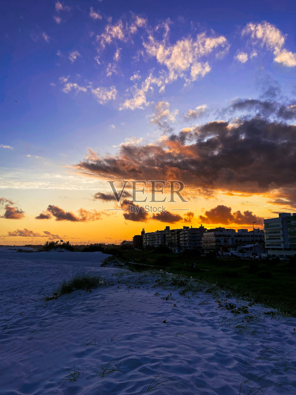 海滩上的天空照片摄影图片