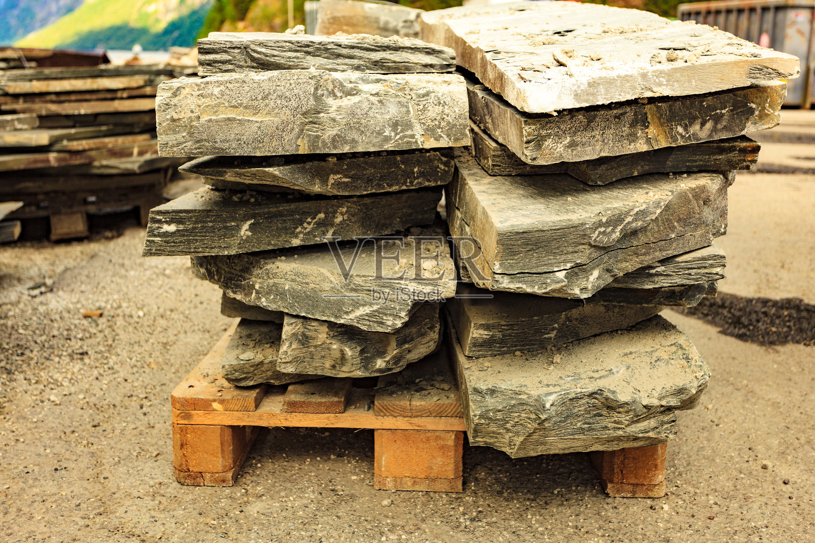 建筑工地上的石材砌筑材料照片摄影图片