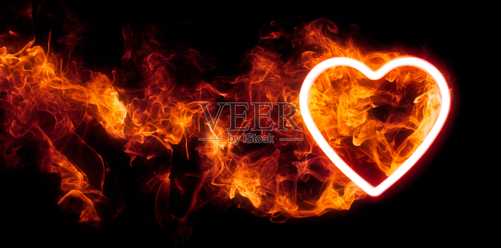在红色炽热火焰中的发光心形壁纸或情人节背景。象征着激情、欲望或渴望。照片摄影图片