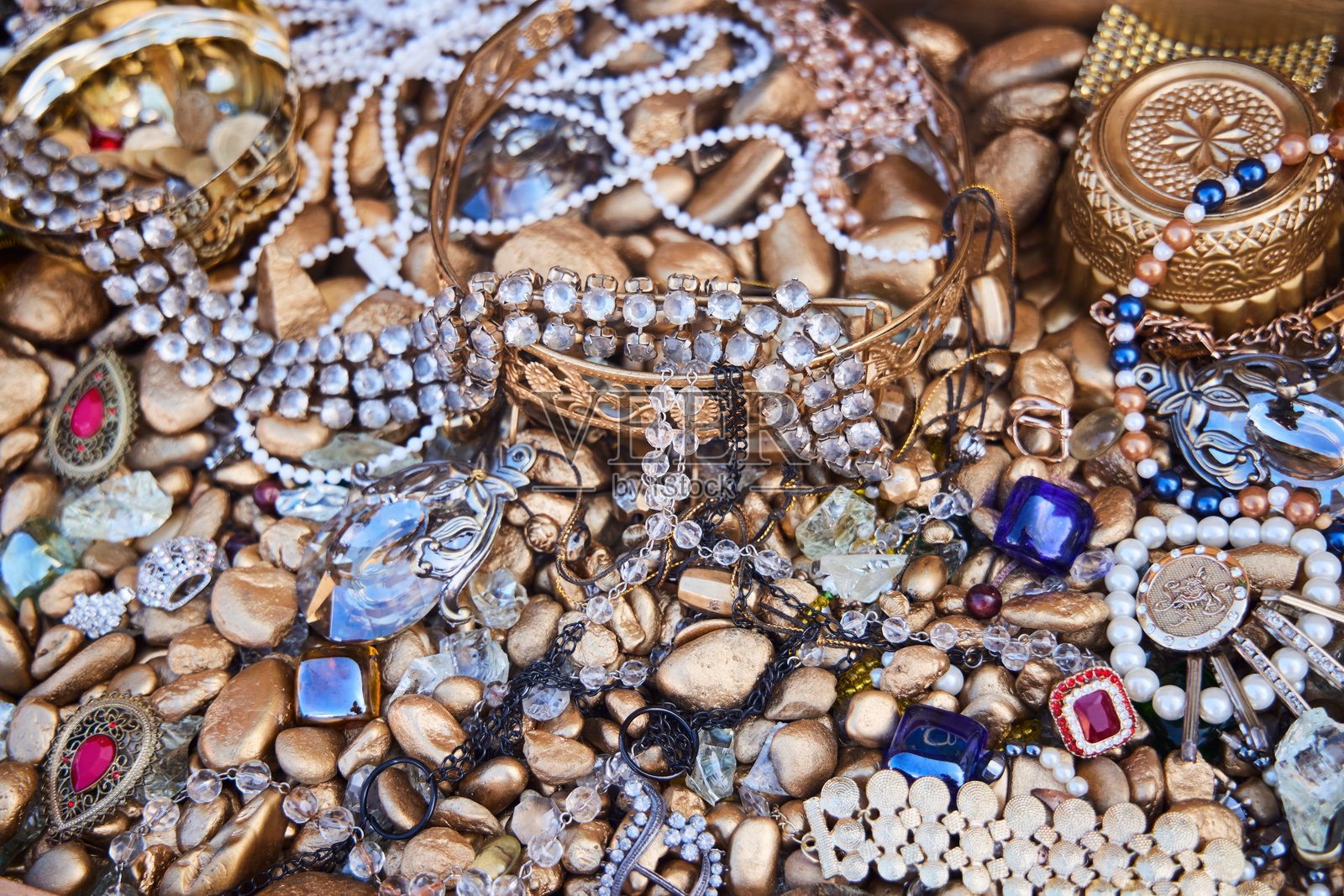 高加索各民族的各种传统珠宝的组合照片摄影图片