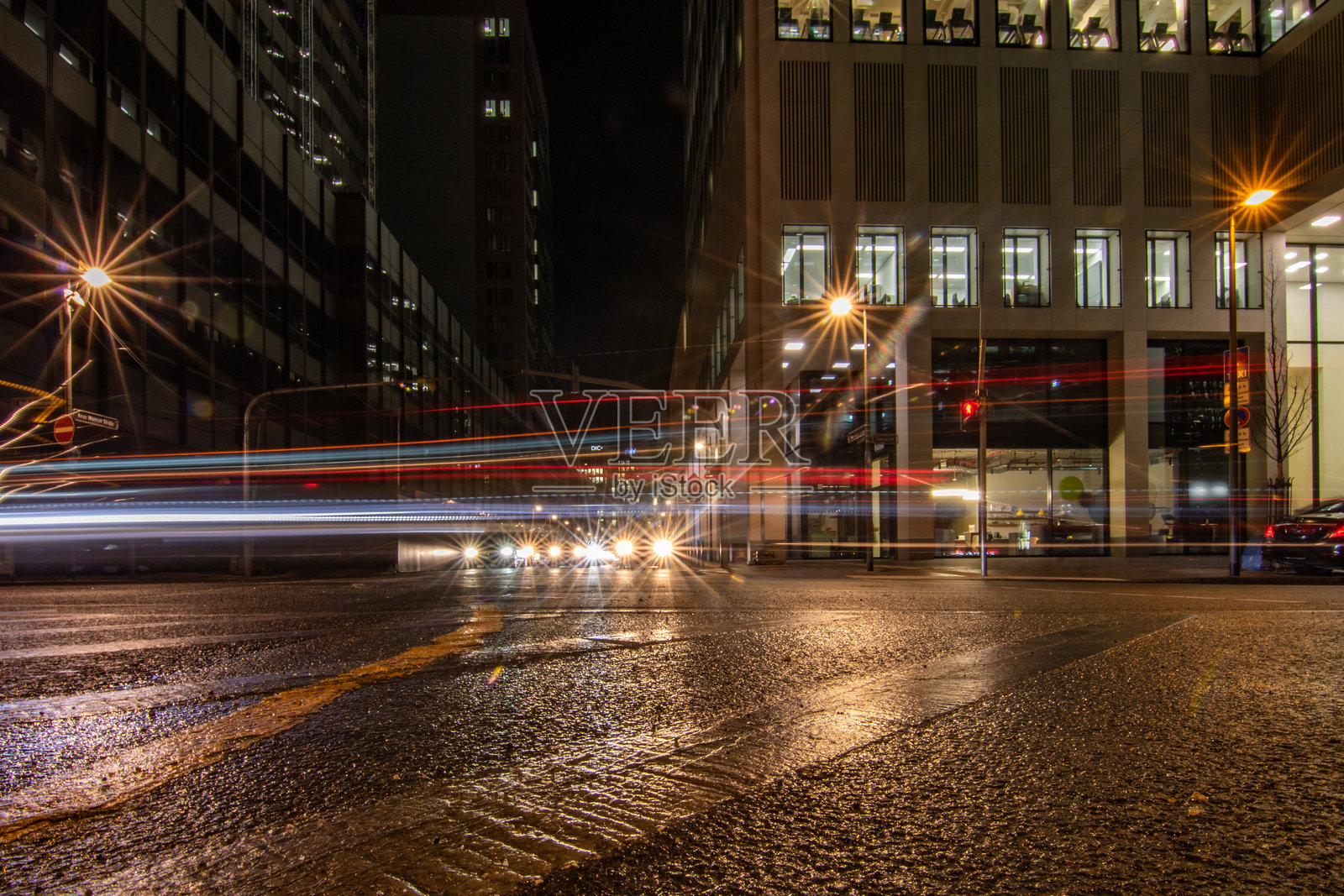 法兰克福天际线的黄昏,夕阳下的主河。城市及其周边的美丽全景,呈现出独特的色调。照片摄影图片