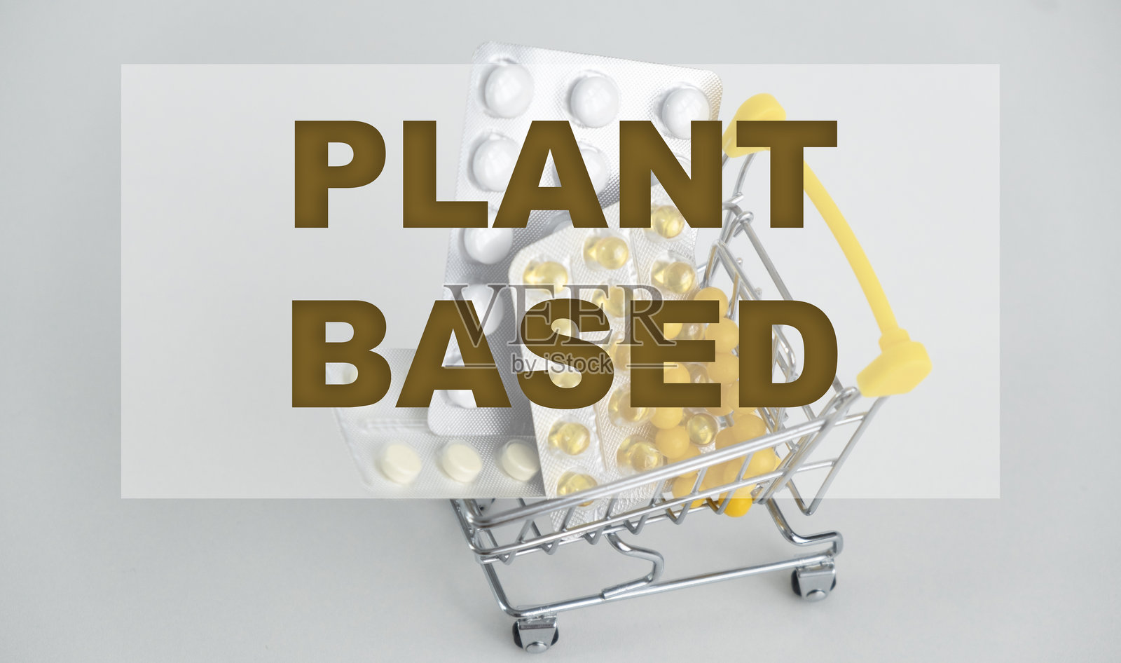 医学白色的瓶子上的模拟药片和字母,植物为基础的文字,有机药物,天然草药补充剂,生物维生素照片摄影图片