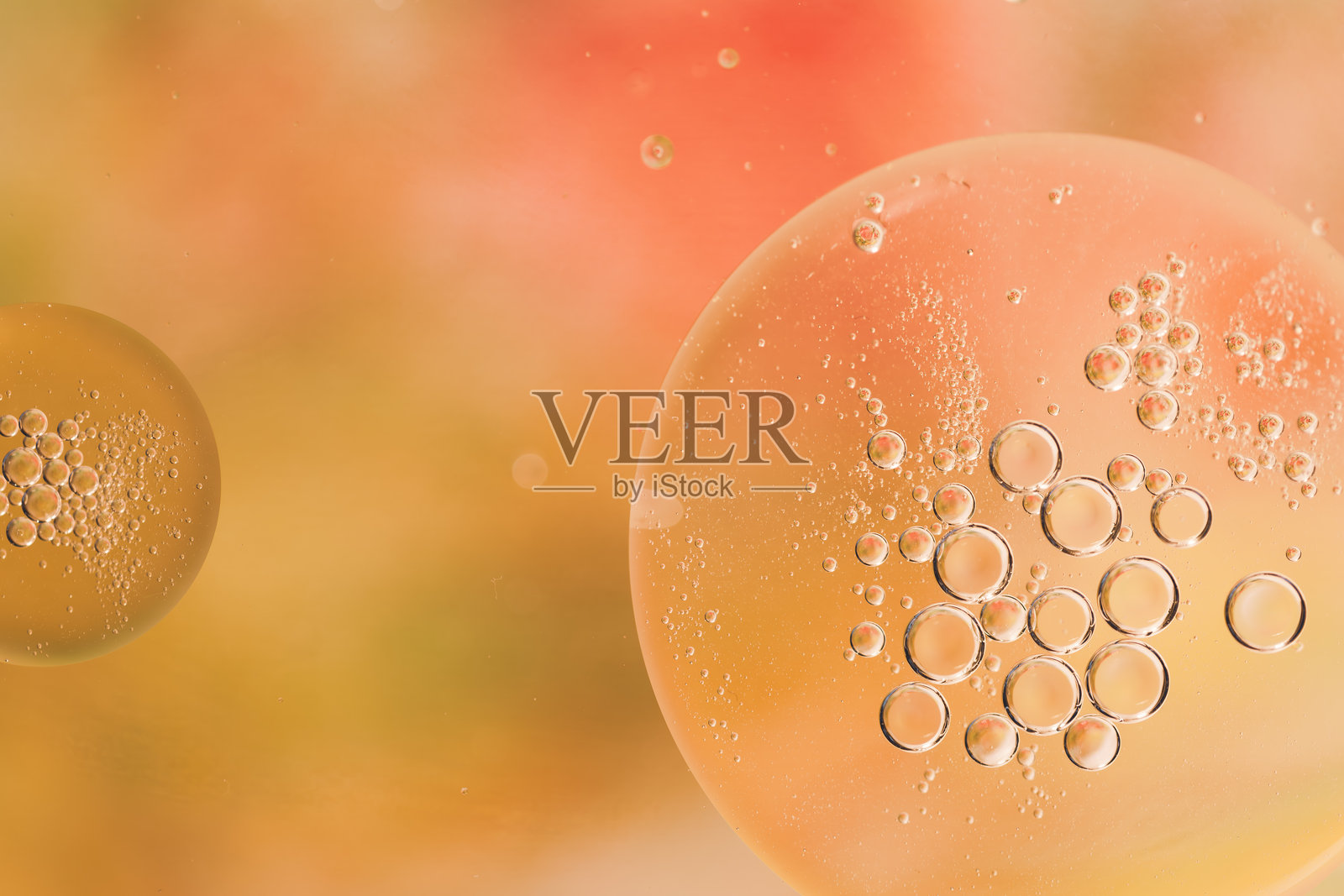 油和水抽象背景在温暖的桃色色调照片摄影图片