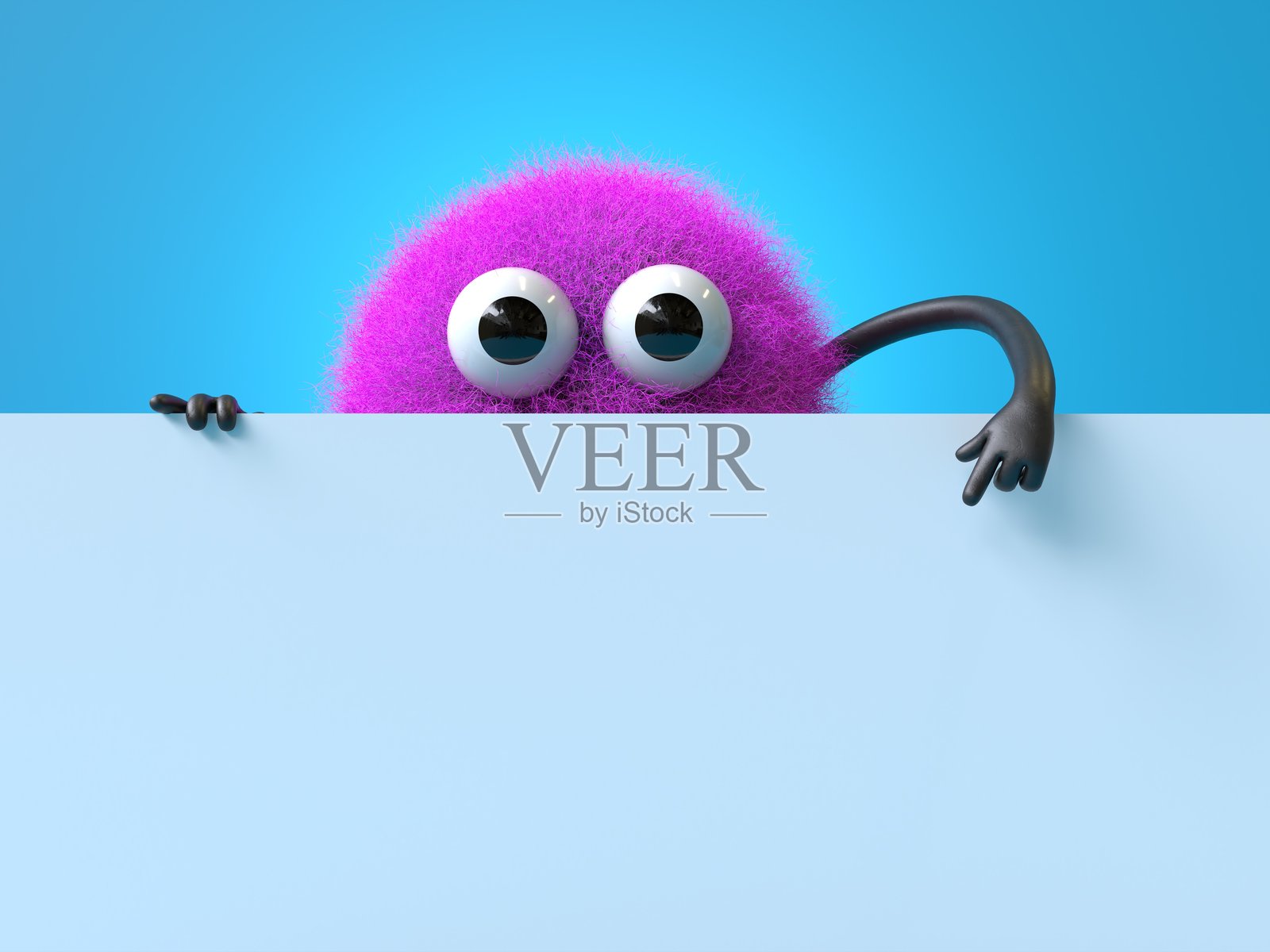 毛茸茸的可爱怪兽举着一块空白的标牌。照片摄影图片