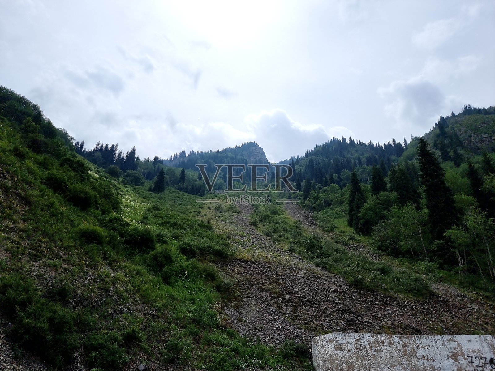 壮丽的山脉风景与云彩照片摄影图片