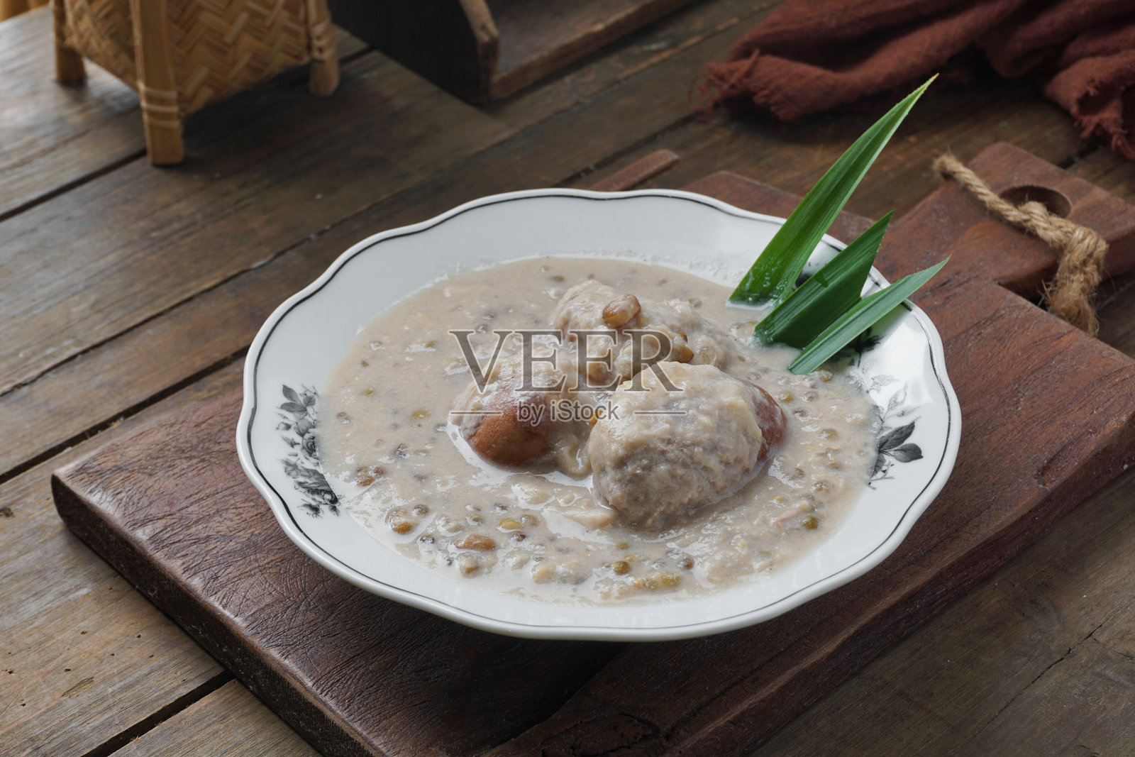 香甜的榴莲绿豆粥照片摄影图片