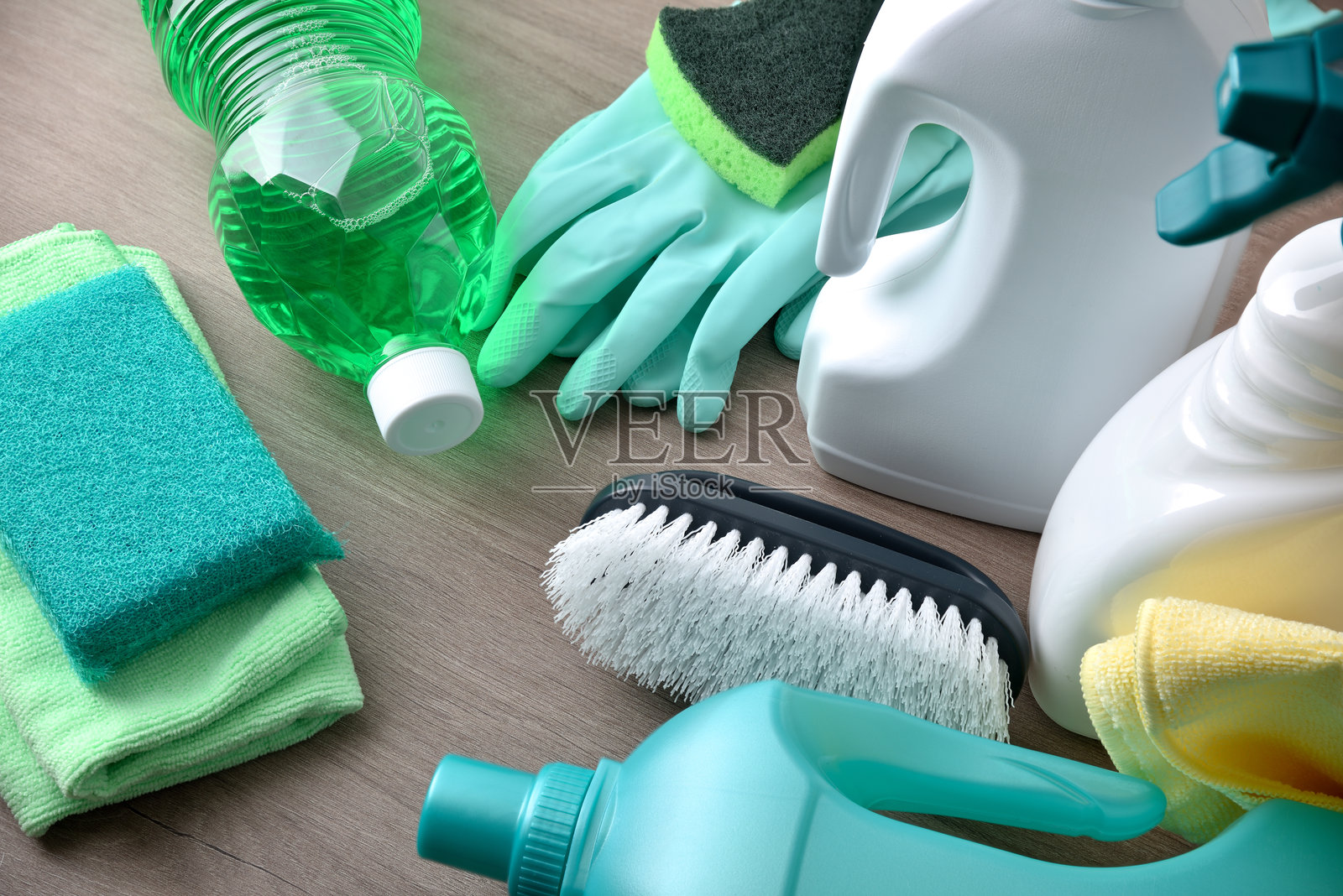 消毒剂和清洁工具的通用清洁产品供应提升照片摄影图片