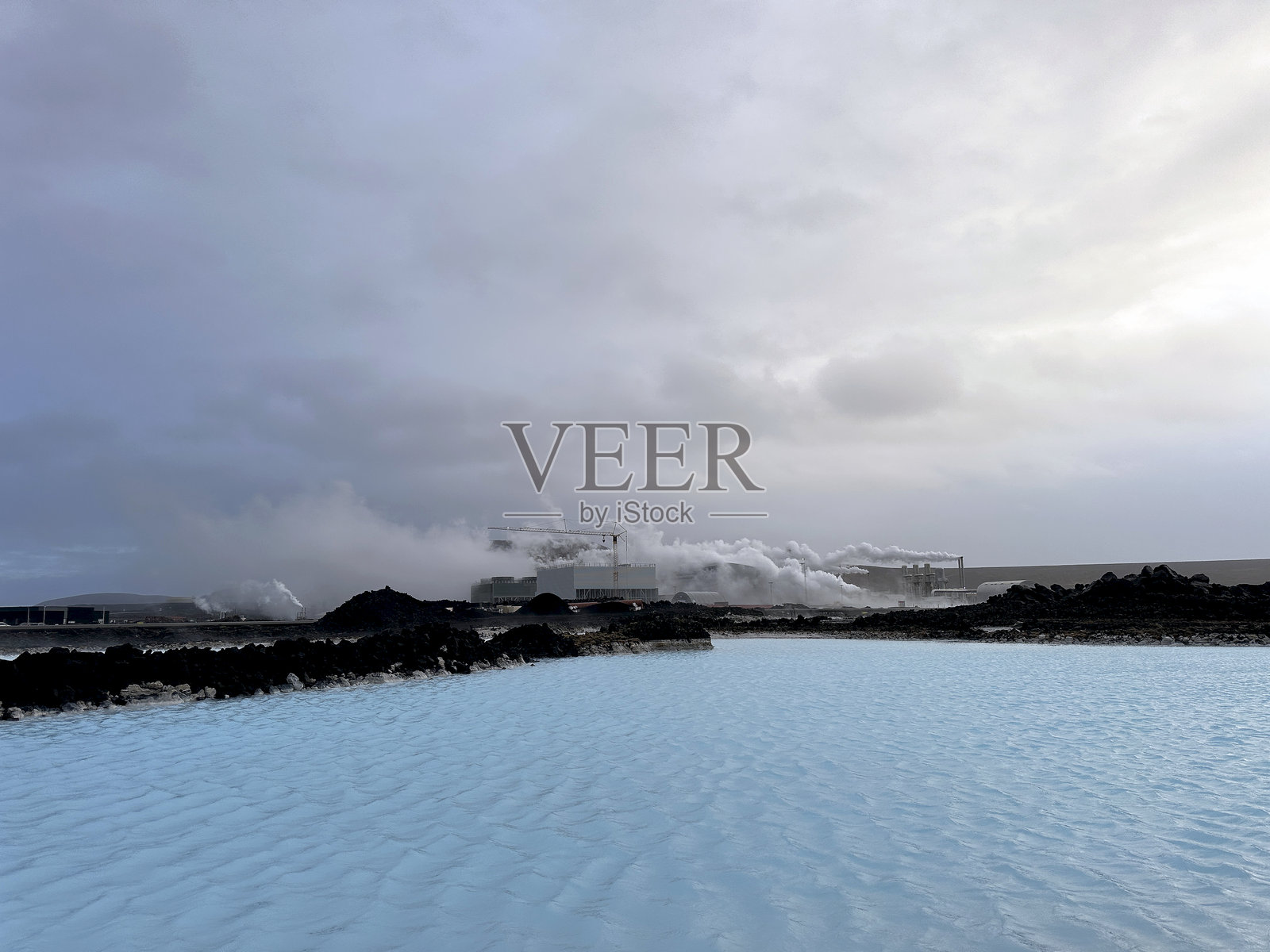 位于冰岛雷克雅未克半岛的地热发电厂照片摄影图片