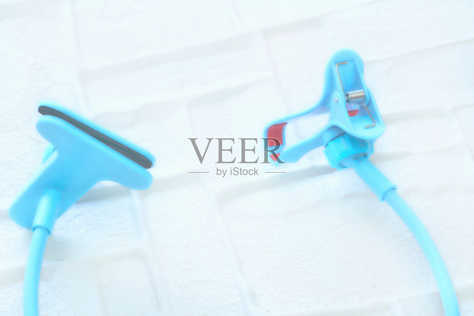 蓝色灵活的手机夹具带夹子照片摄影图片