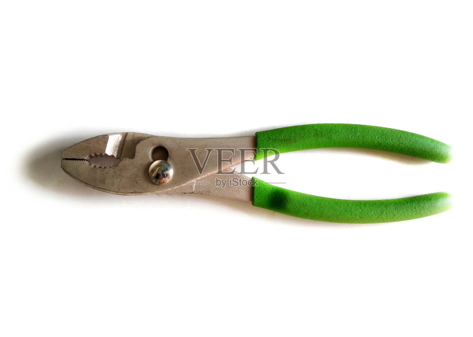 绿色手柄金属钳子,孤立在白色背景上,适用于工具主题照片摄影图片
