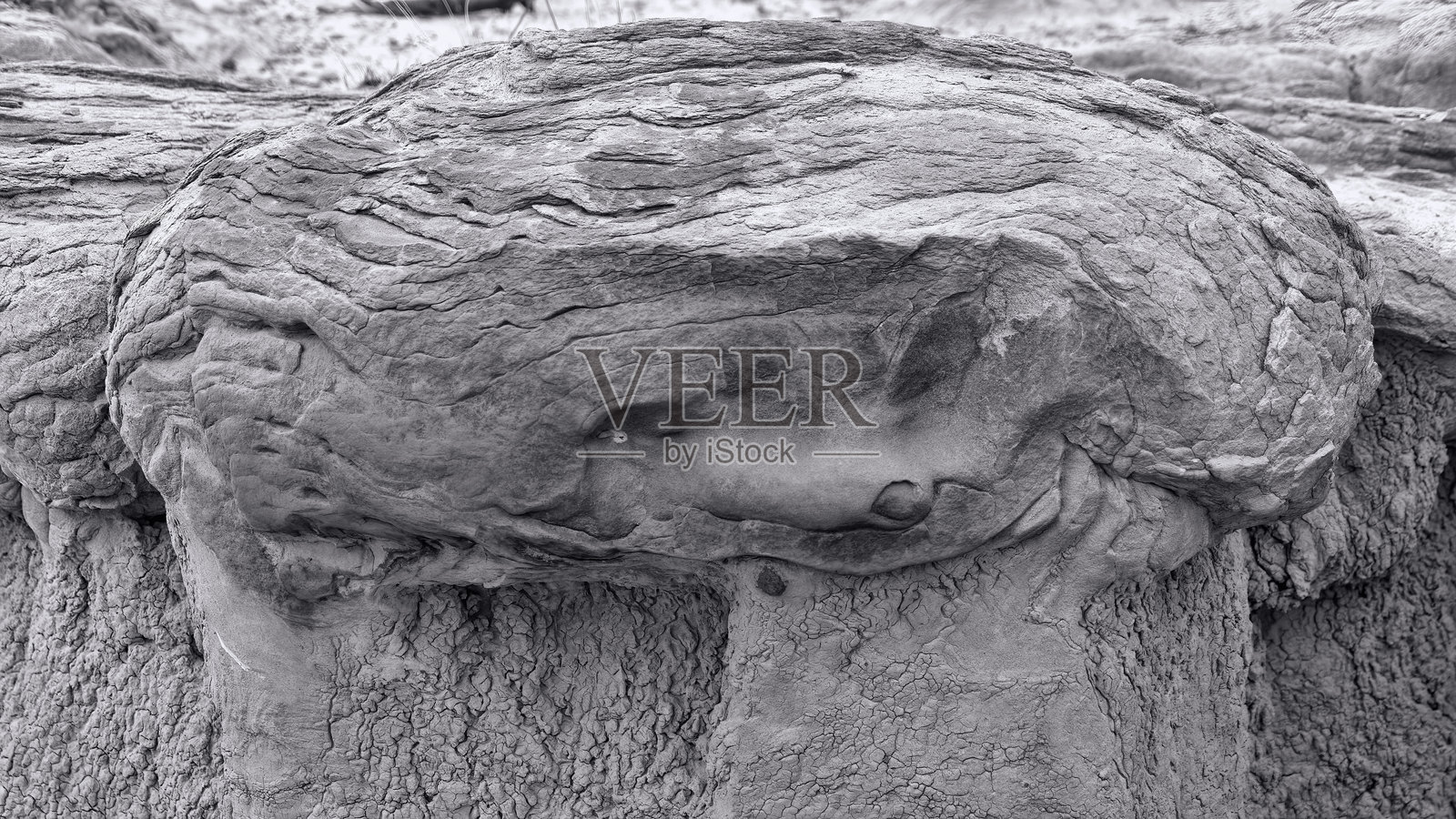 泥土中的脸照片摄影图片