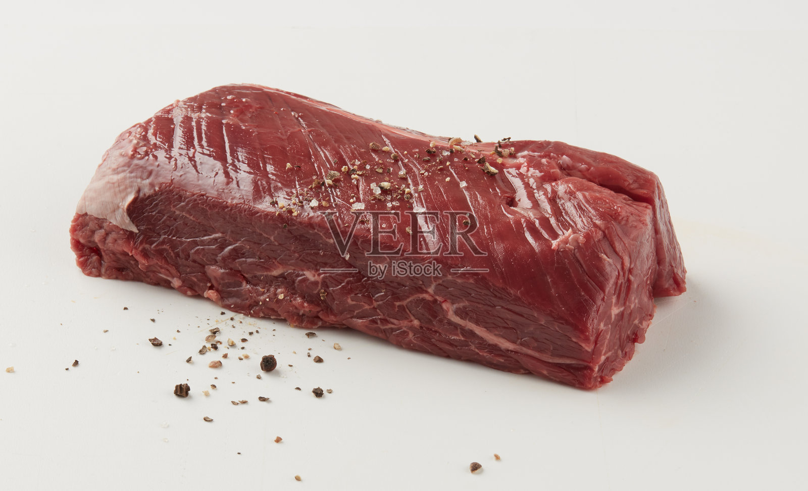 新鲜肉排,孤立在自然背景中,带有抠图路径照片摄影图片