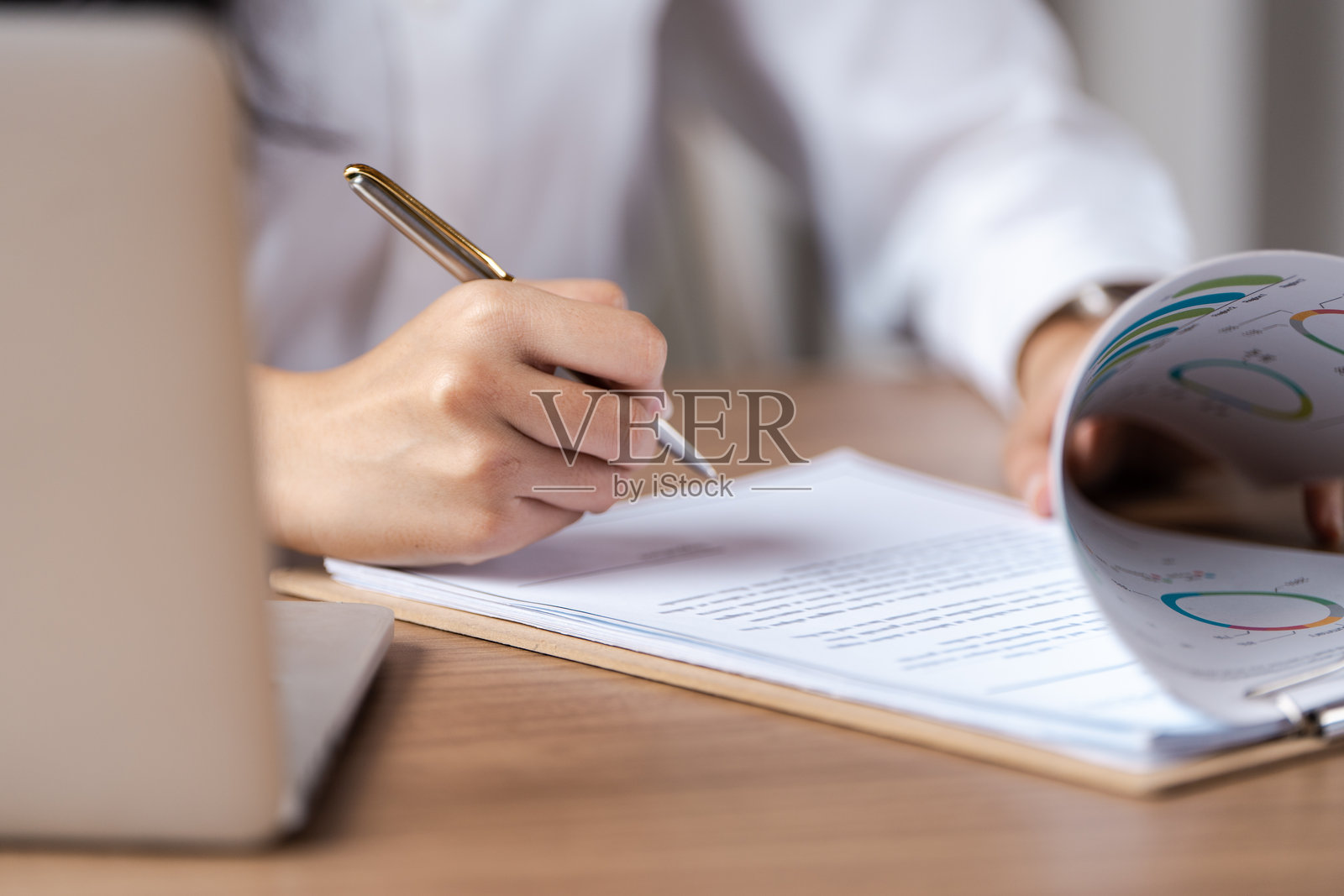 商业分析与财务规划,包括报告和文件照片摄影图片