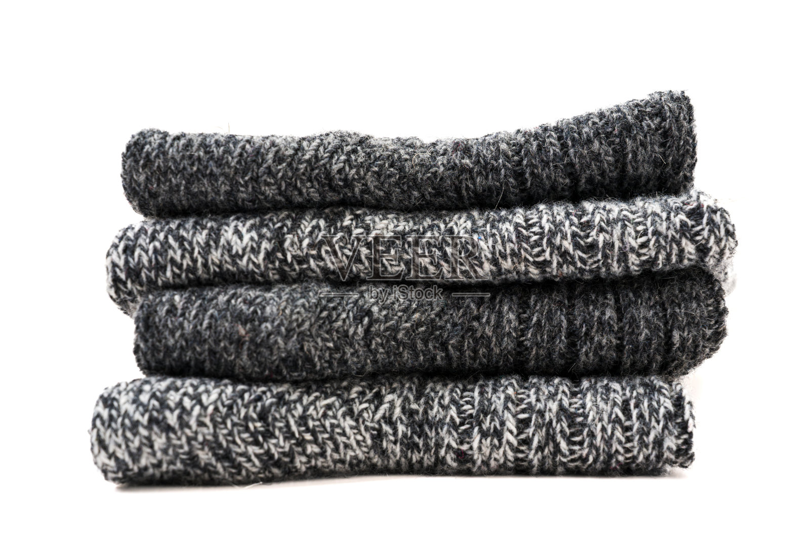 白色背景上的灰色毛线冬季袜子俯视图照片摄影图片