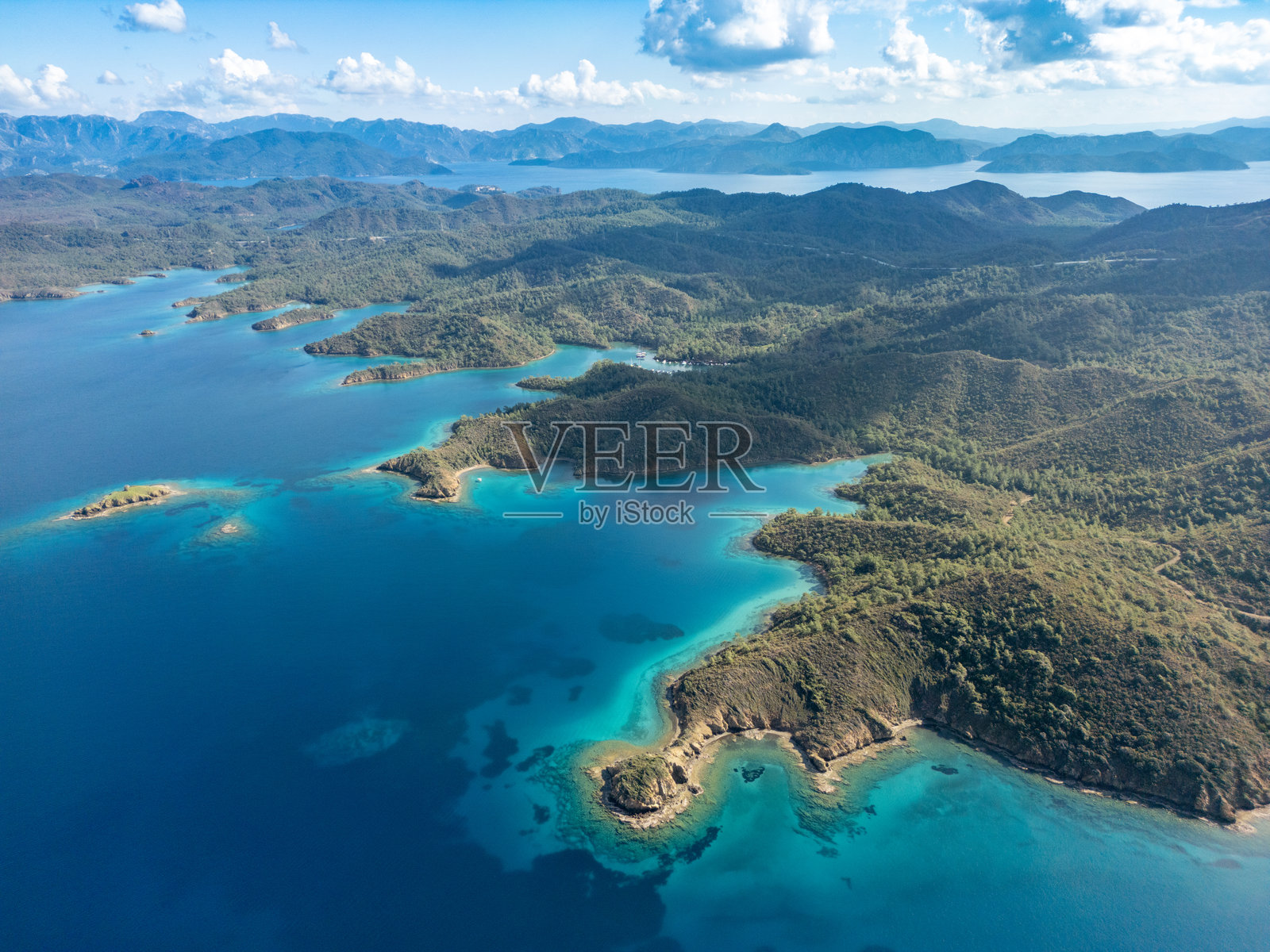 穆拉达恰海岸美丽的爱琴海和海湾。照片摄影图片