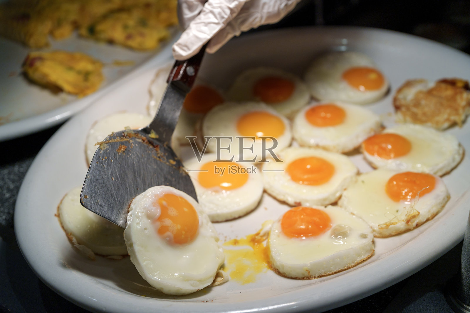 酒店自助餐的太阳蛋照片摄影图片