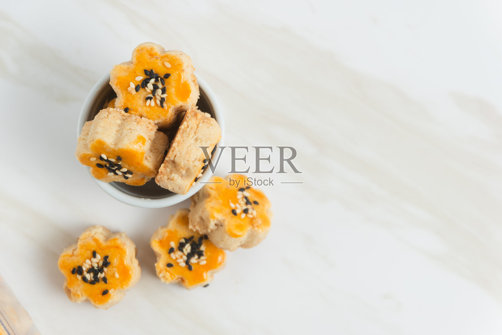 Kue Kacang或花生饼干。开斋节的饼干。照片摄影图片