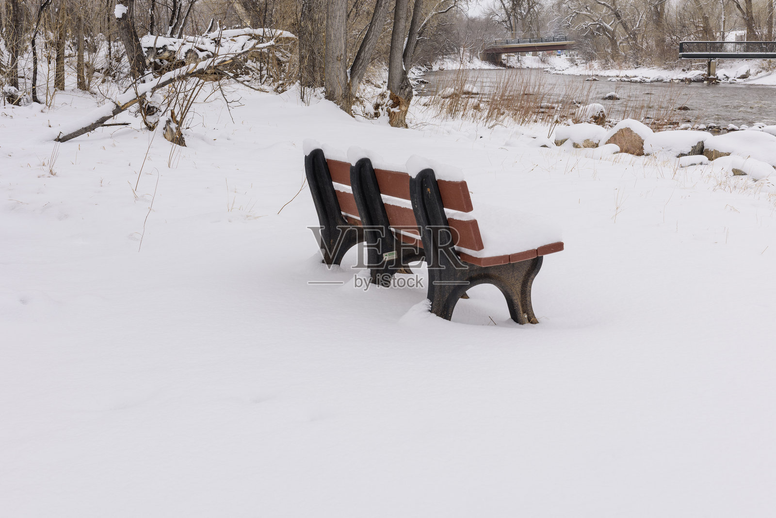 冬季的公园长椅照片摄影图片