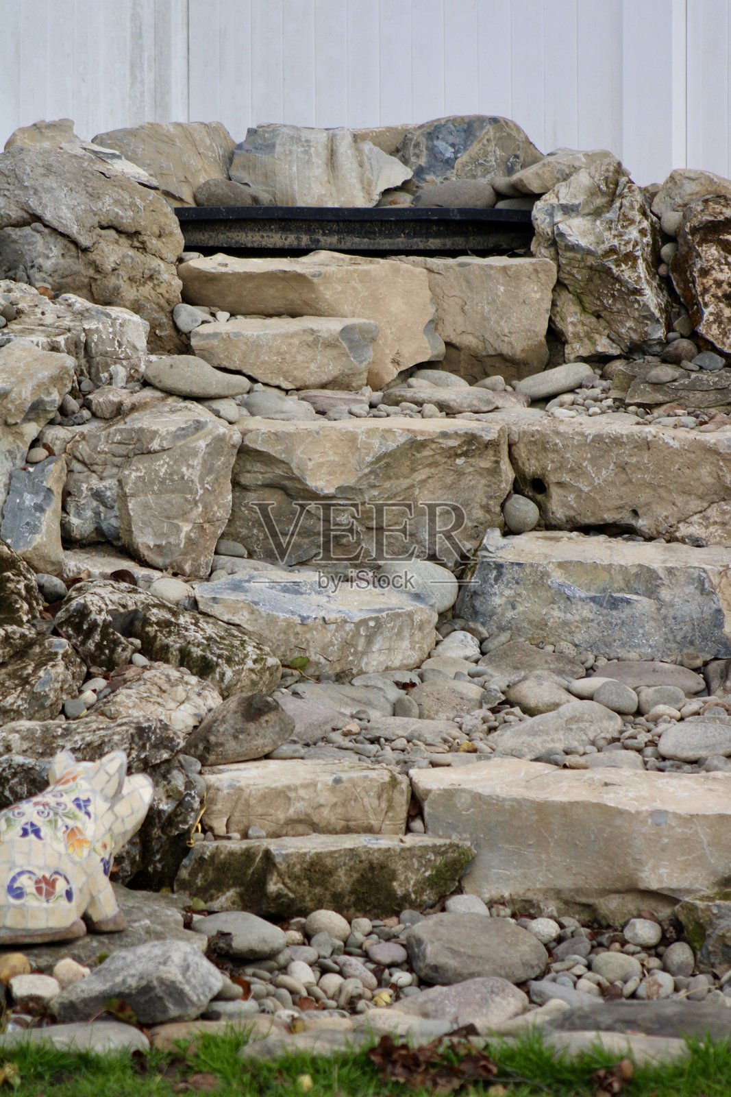 后院无池瀑布照片摄影图片